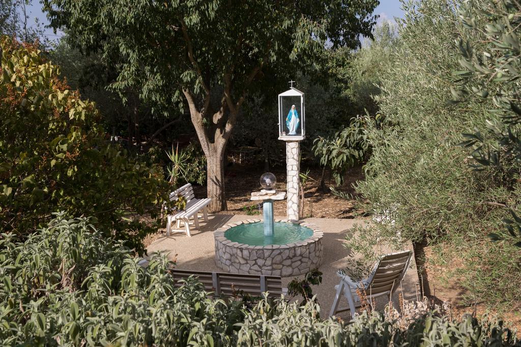 B&B Diamante Nissoria Buitenkant foto